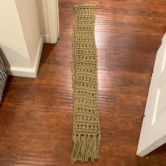 Knit Scarf❤️‍🔥 $4 items- 4/$10 - Picture 2 of 2